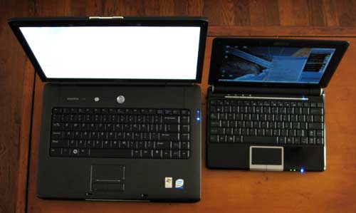 ASUS EEE 1000H netbook compared to a Dell Vostro laptop... so small! EEE vs. Vostro