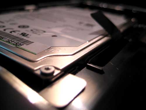 RAM replacement on an ASUS EEE 1000H netbook computer Outpatient surgery